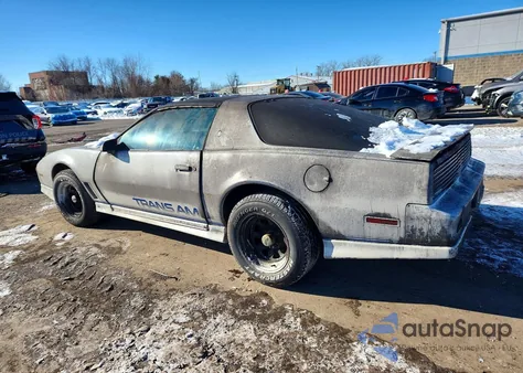 1984 Pontiac Firebird Trans Am z USA, uszkodzony, nr VIN 1G2AW87G1EN232111
